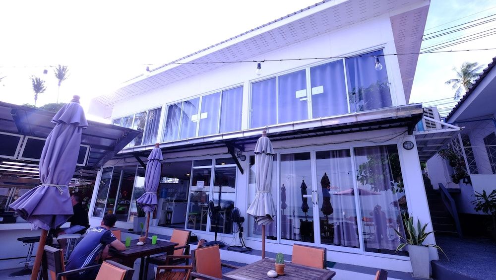 undefined Chill Inn Beach Cafe & Hostel