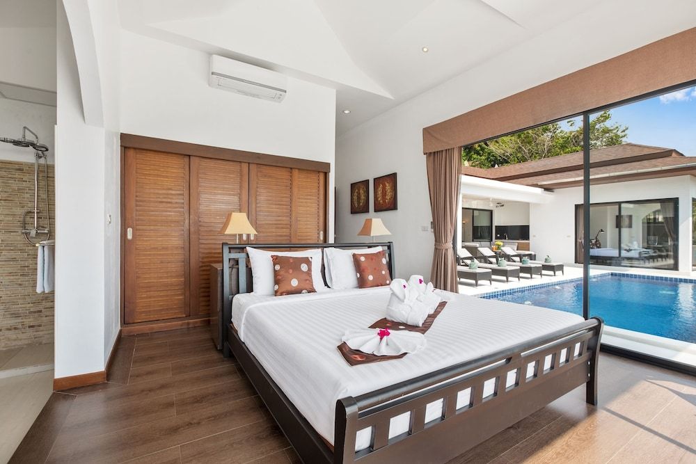 Sunny Banks Villa 4-Bedroom Villa with Private Pool 2