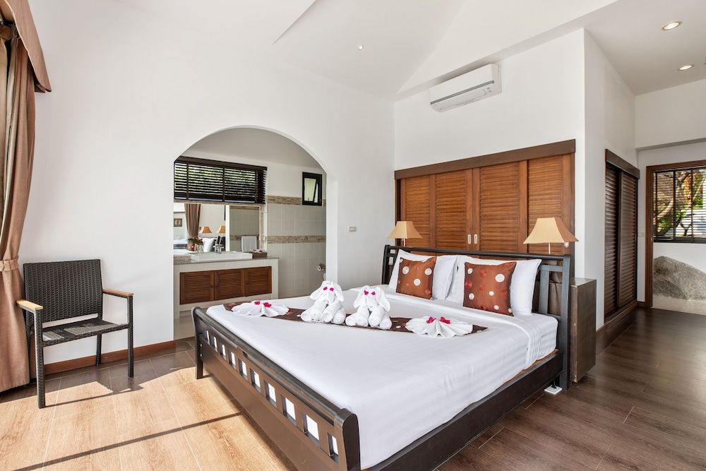 Sunny Banks Villa 4-Bedroom Villa with Private Pool 6