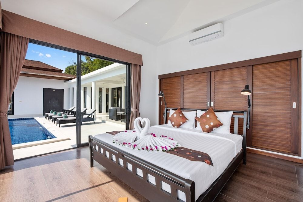 Sunny Banks Villa 4-Bedroom Villa with Private Pool 4