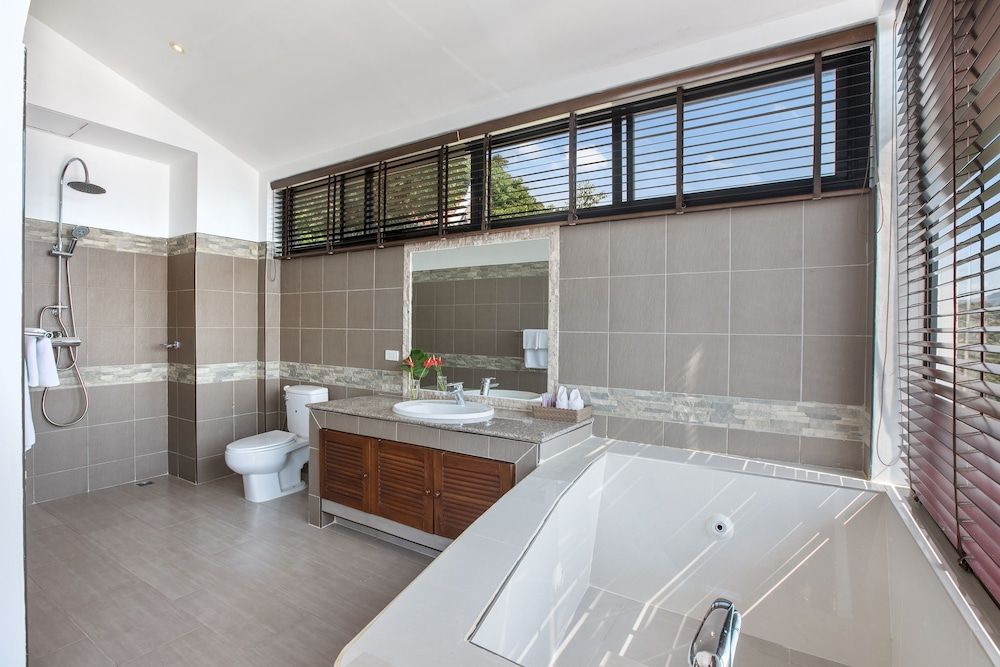 Sunny Banks Villa 4-Bedroom Villa with Private Pool 14