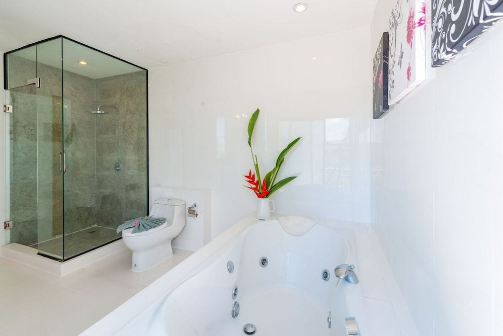 White Stone 4-Bedroom Villa with Private Pool 15