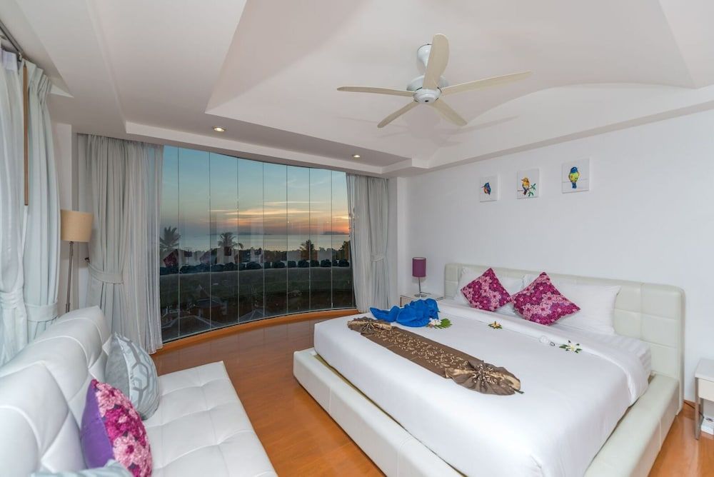 White Stone 4-Bedroom Villa with Private Pool 2