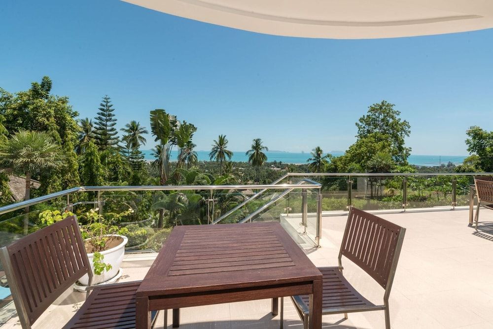 White Stone 4-Bedroom Villa with Private Pool 12