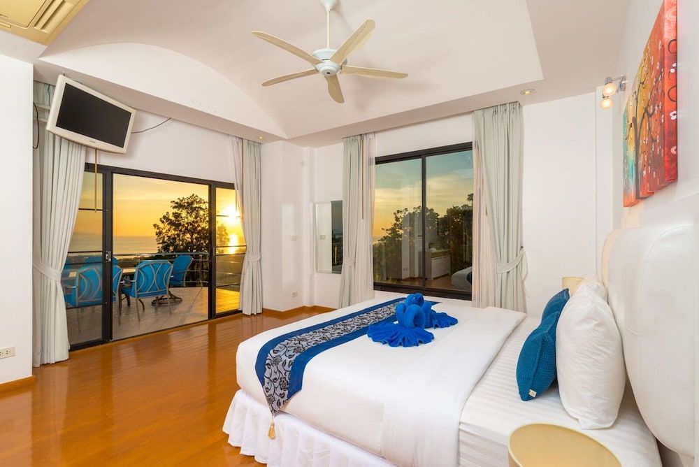 White Stone 4-Bedroom Villa with Private Pool 10