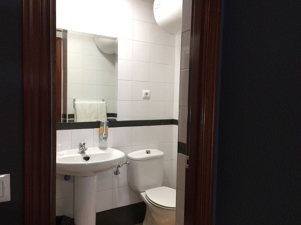 KUBIK Hotel Standard Double or Twin Room 8