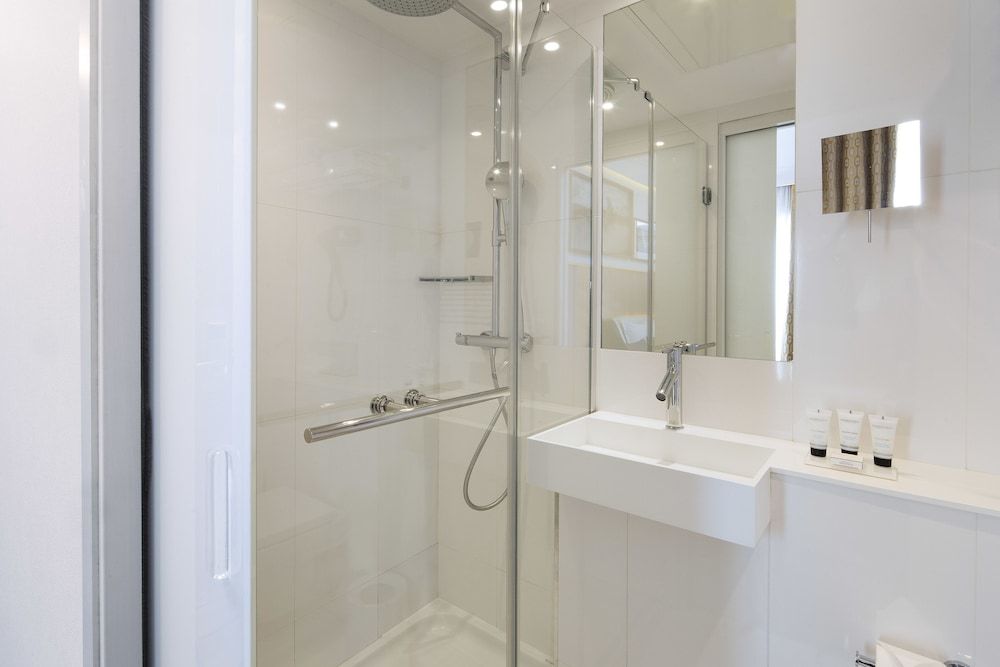 undefined Hotel Eiffel Turenne 8