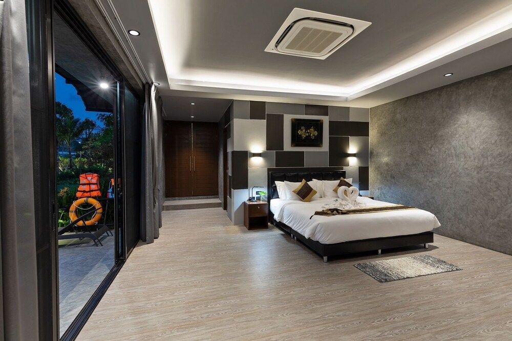 Fishing Park Samui Deluxe Room, 1 King Bed, Non Smoking, Lake View 6