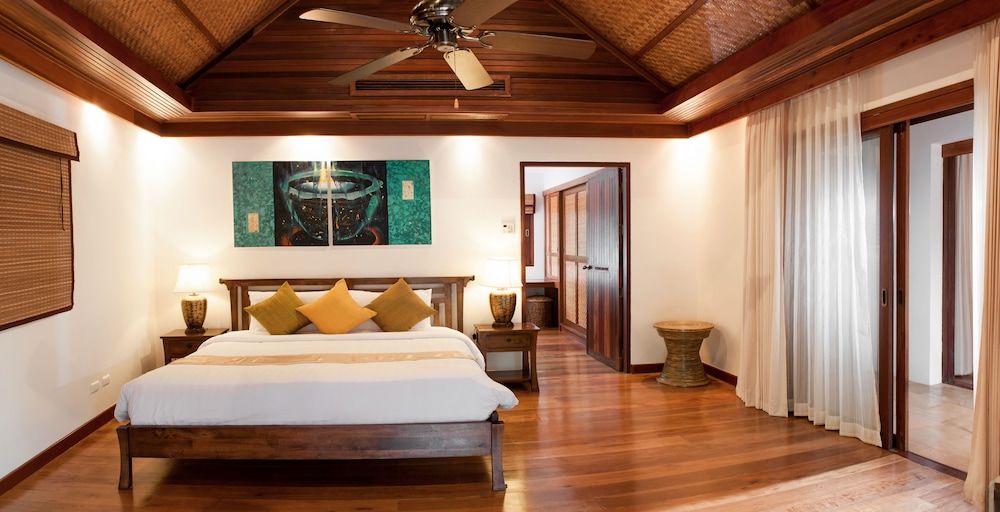 2-Bedroom Villa with Private Pool (Baan Banburee)