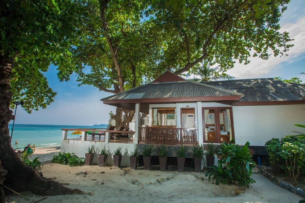 undefined Long Beach Lodge