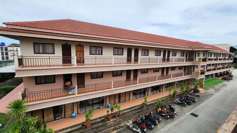 undefined Panupong Hotel 5