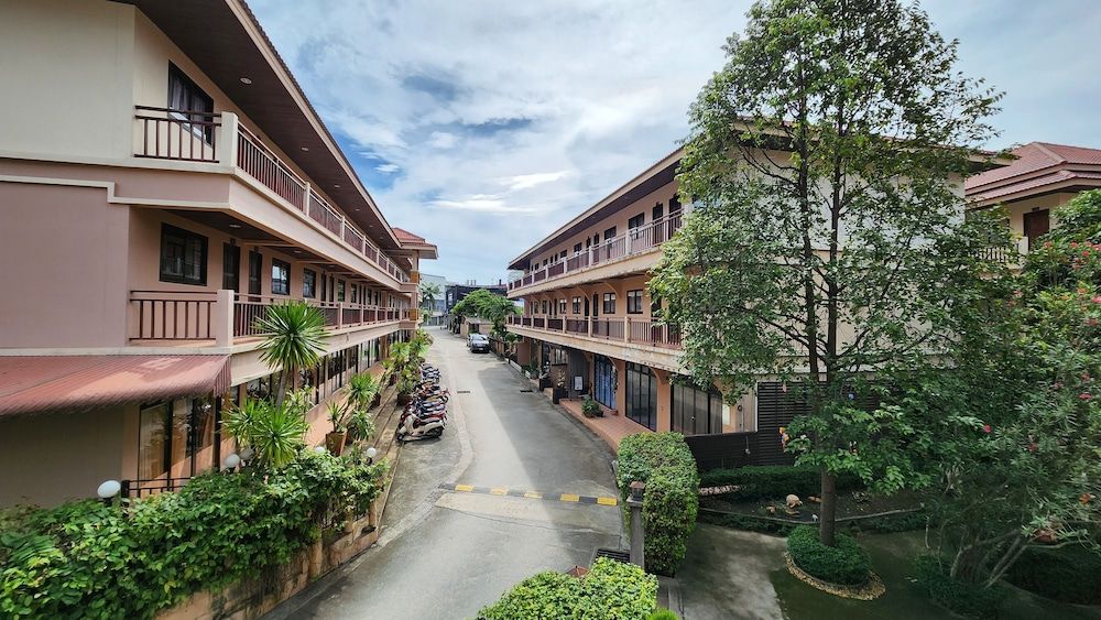 undefined Panupong Hotel 4