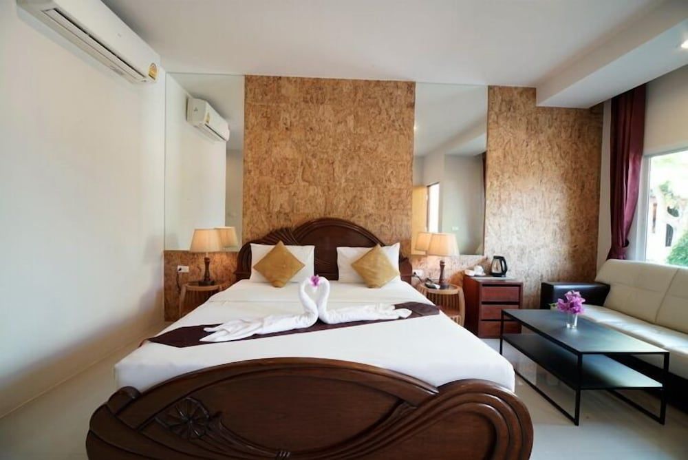 Bangrak Samui Beach Resort Suite Room 4
