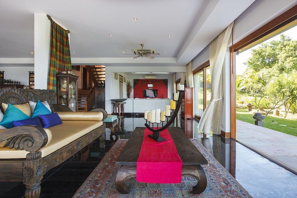 Baan Phuttarak - Choeng Mon Villa