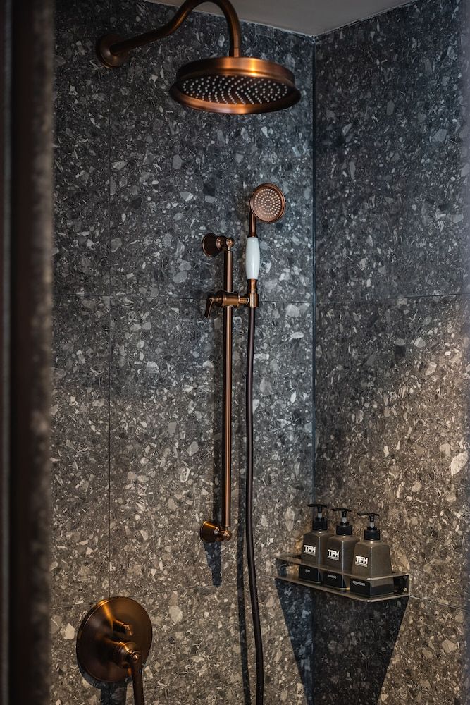 Thai Fight Hotel Deluxe Double Room, 1 Bedroom, Bathtub 4