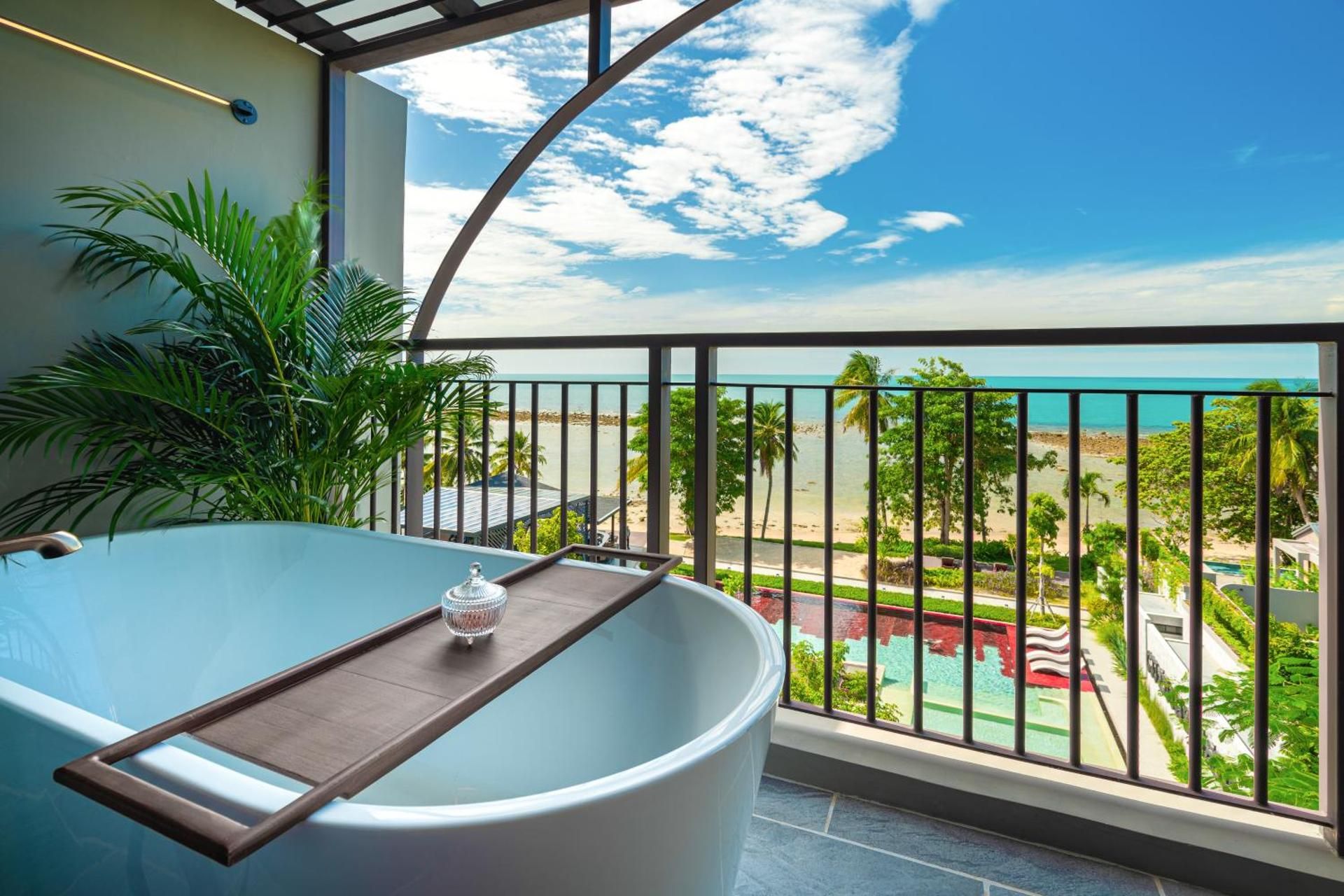 Deluxe Double Room with Balcony and Sea View