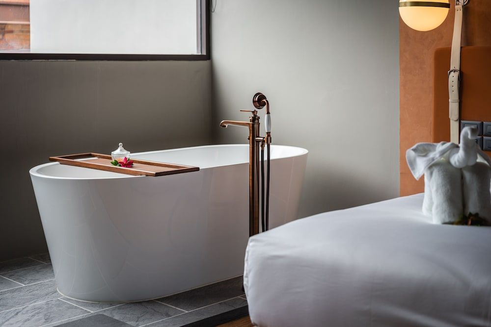 Thai Fight Hotel Superior Double Room, 1 Bedroom, Bathtub 4