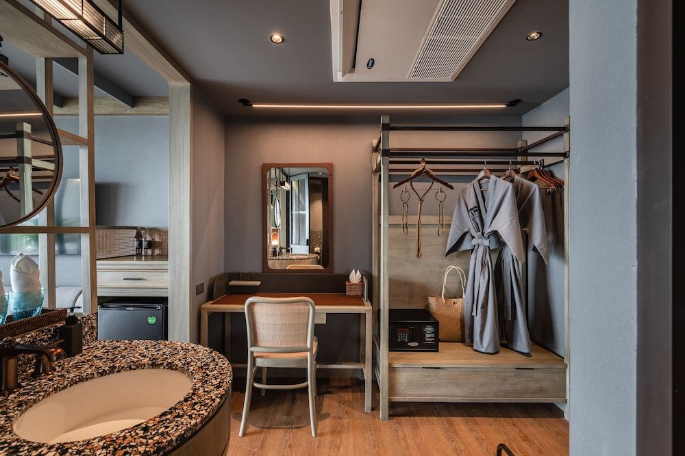 Thai Fight Hotel Deluxe Double Room, 1 Bedroom, Bathtub 8