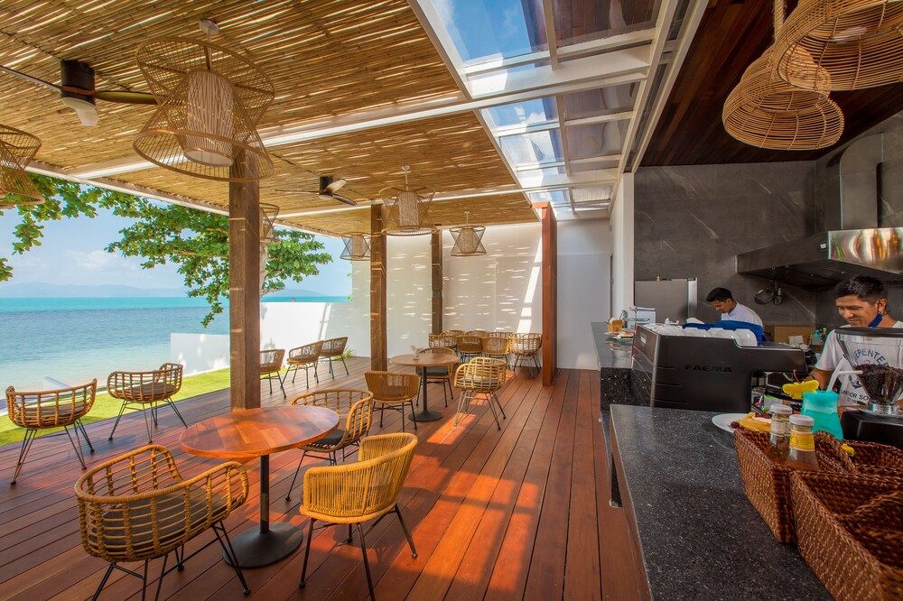 undefined White Whale Beachfront Pool Villa 7