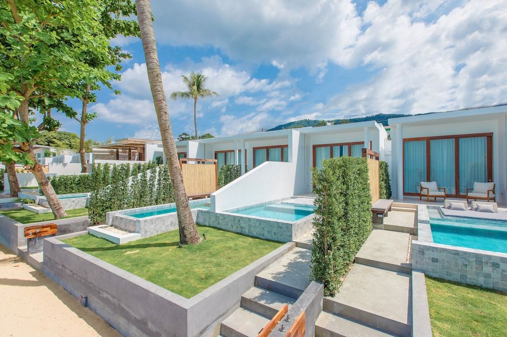 undefined White Whale Beachfront Pool Villa 2