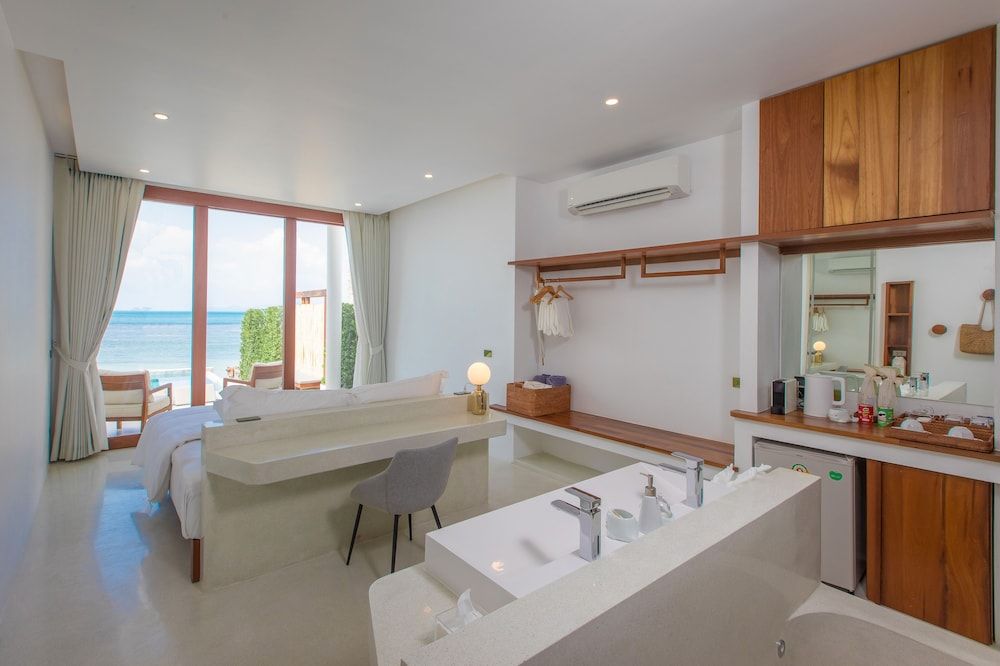 undefined White Whale Beachfront Pool Villa