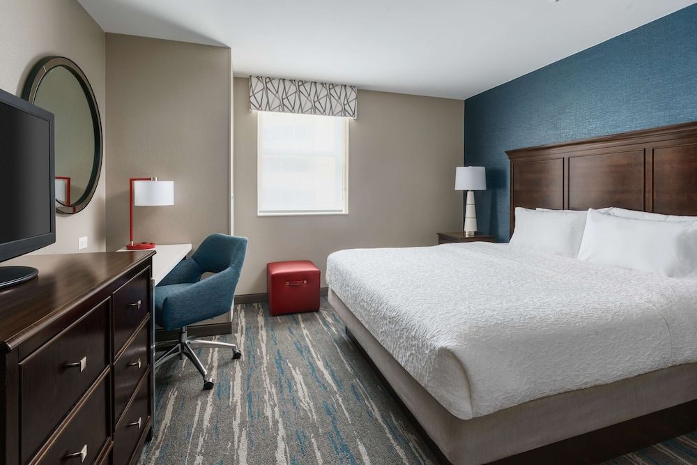 Room, 1 King Bed, Accessible, Bathtub (Hearing & Mobility)