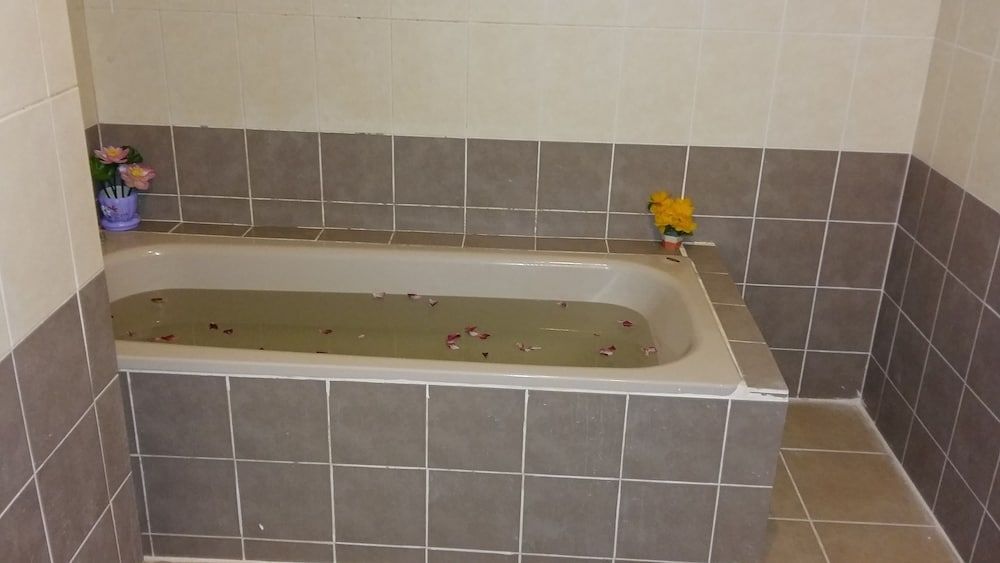 Number One Guest House Superior Triple Room 9