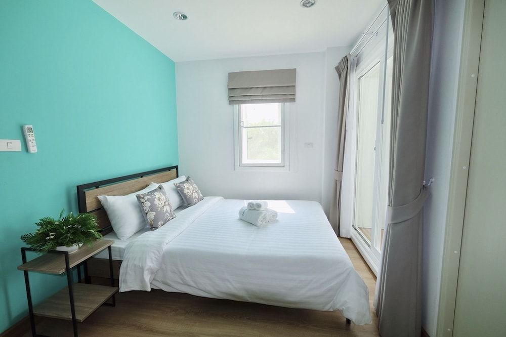 undefined Living at Sphere Apartment - Family room 10
