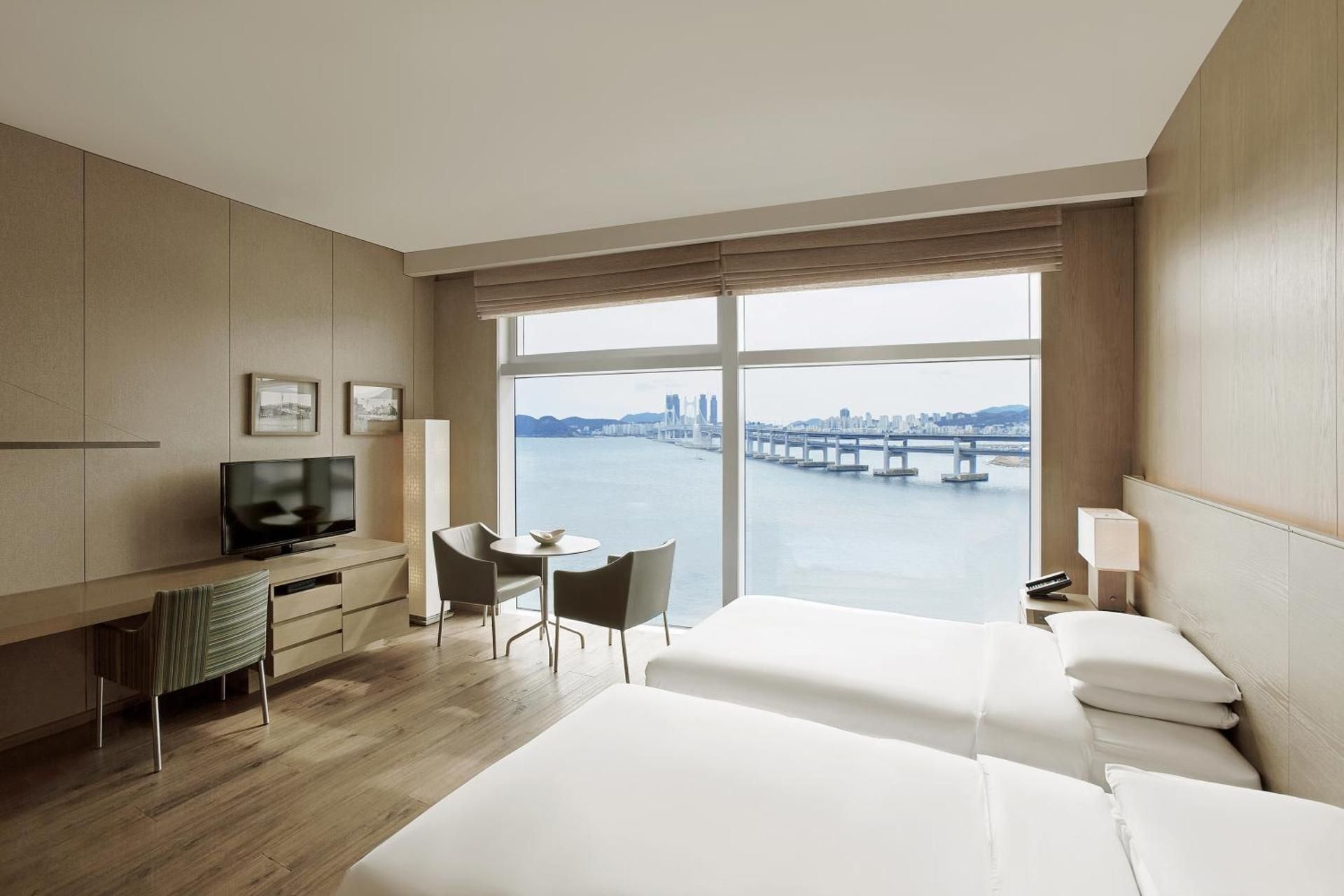 2 Twin Beds With Ocean View