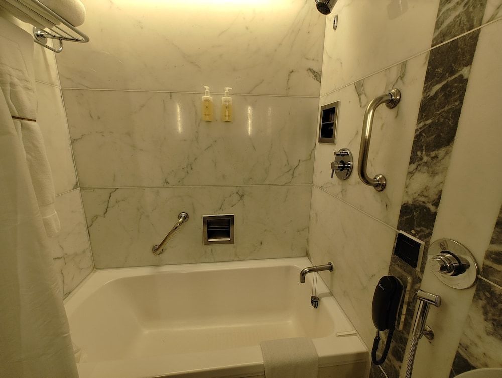 Hotel Marine Plaza - A Sarovar Hotel Executive Suite, 1 Double Bed 3