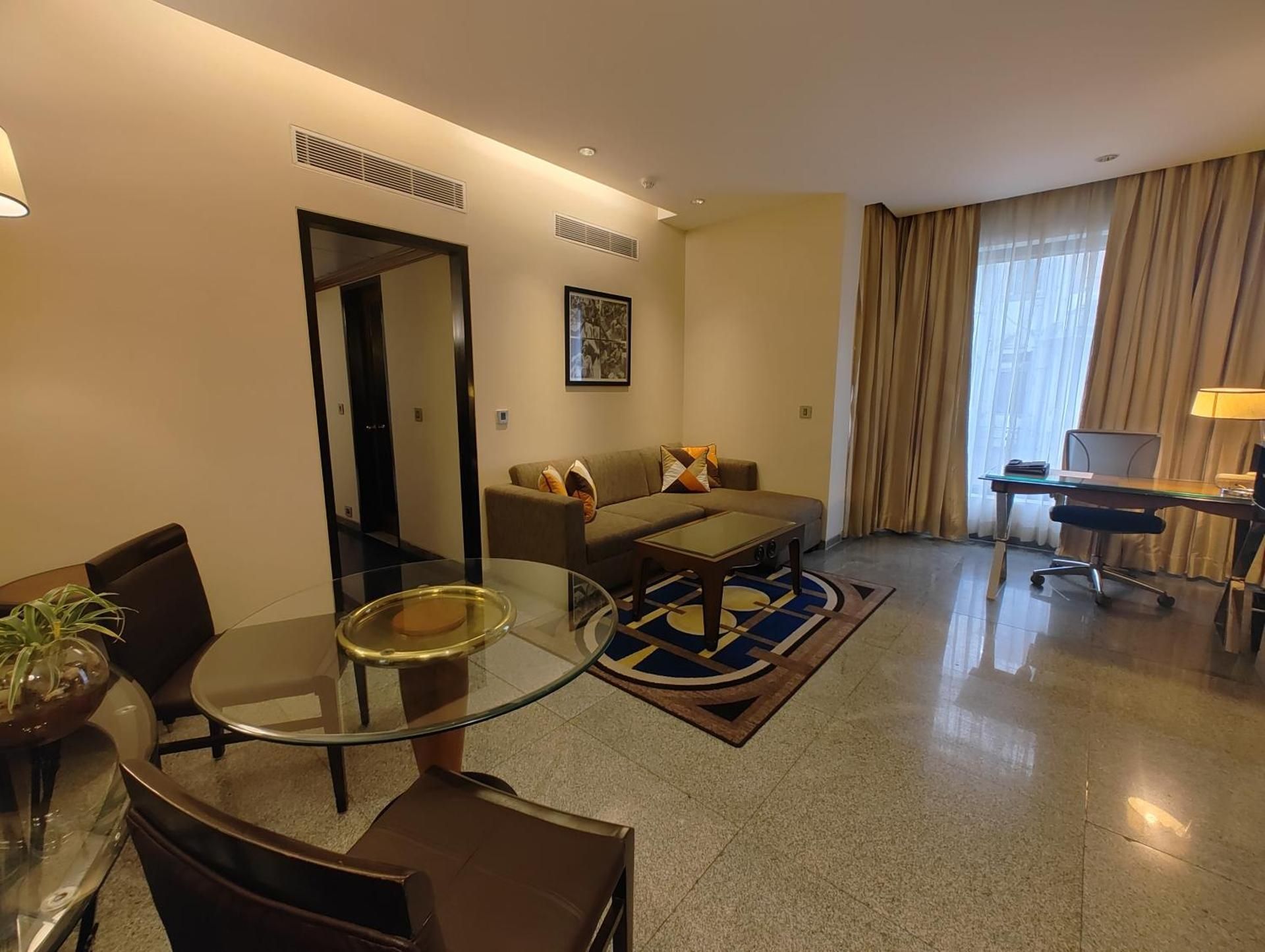 Deluxe Suite with Partial Sea View