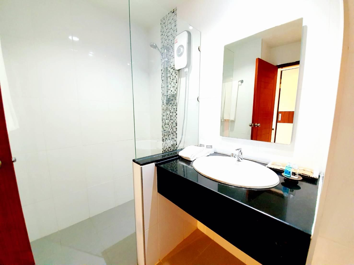 Deluxe Double Pool Access