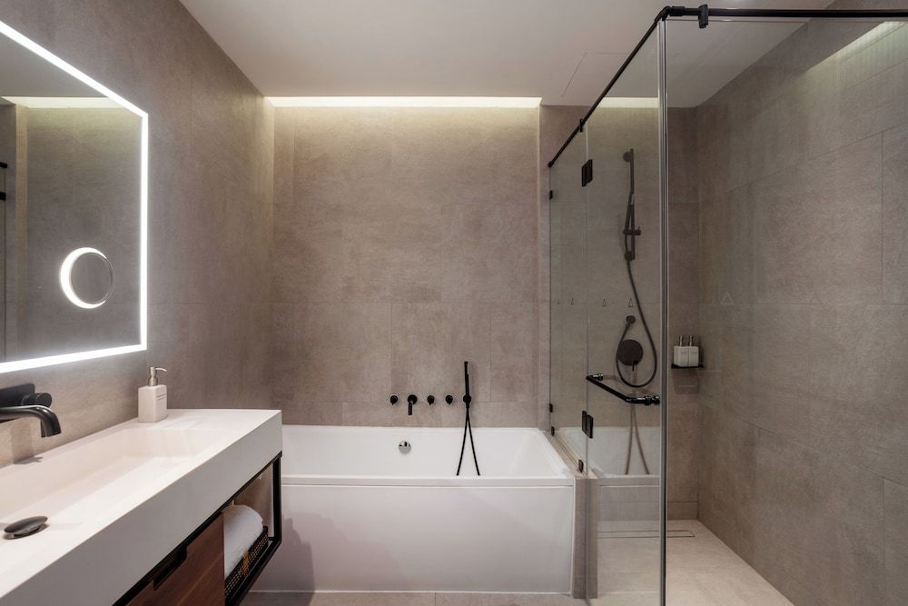 Varana Hotel Krabi Luxe Pool King Bed 5