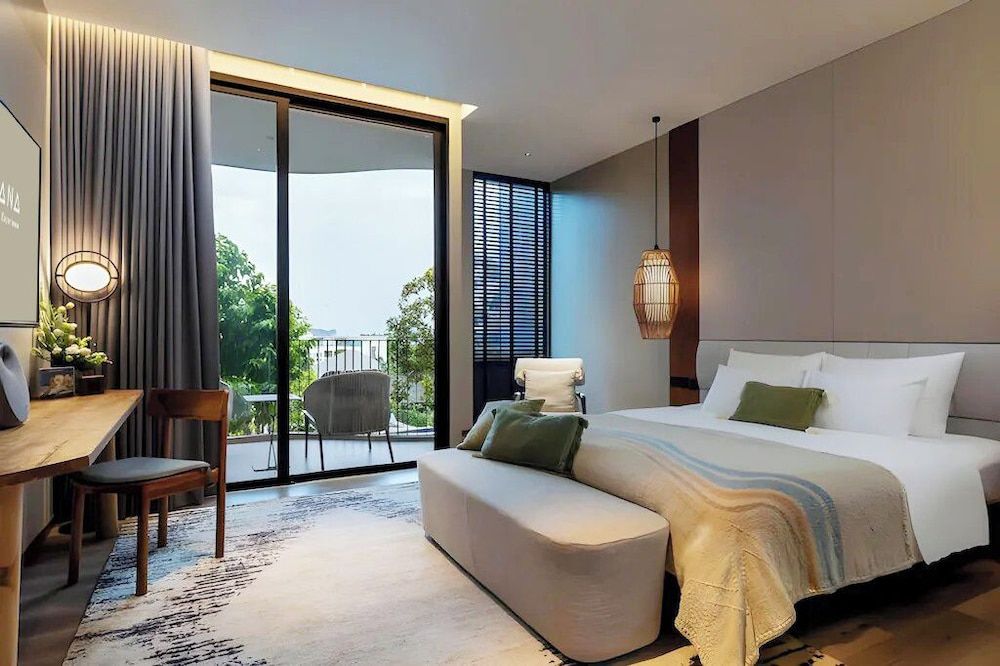 Varana Hotel Krabi Luxe Pool King Bed 2