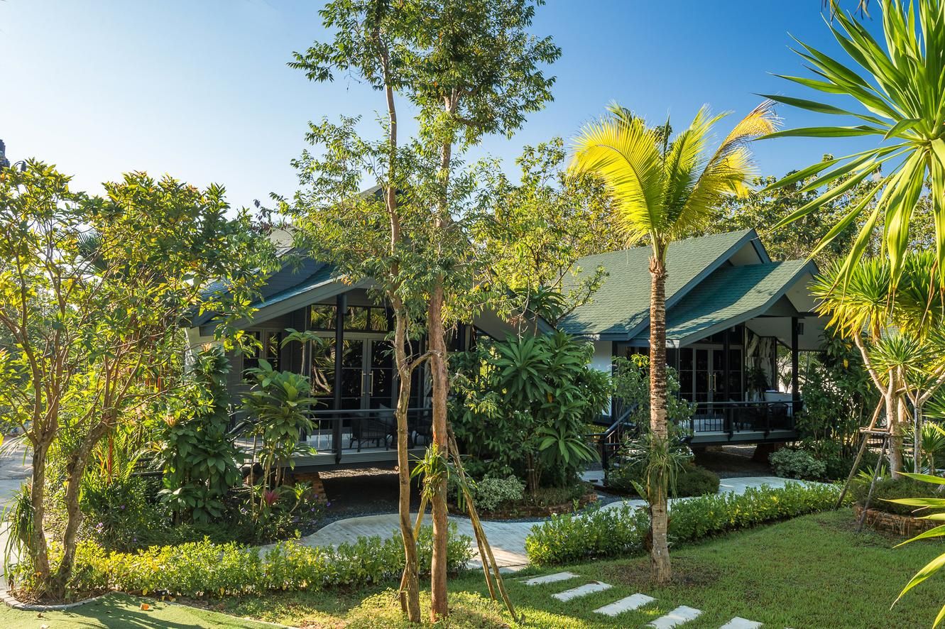 undefined Loy Chalet 4