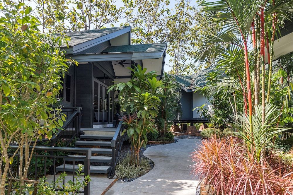 undefined Loy Chalet 6