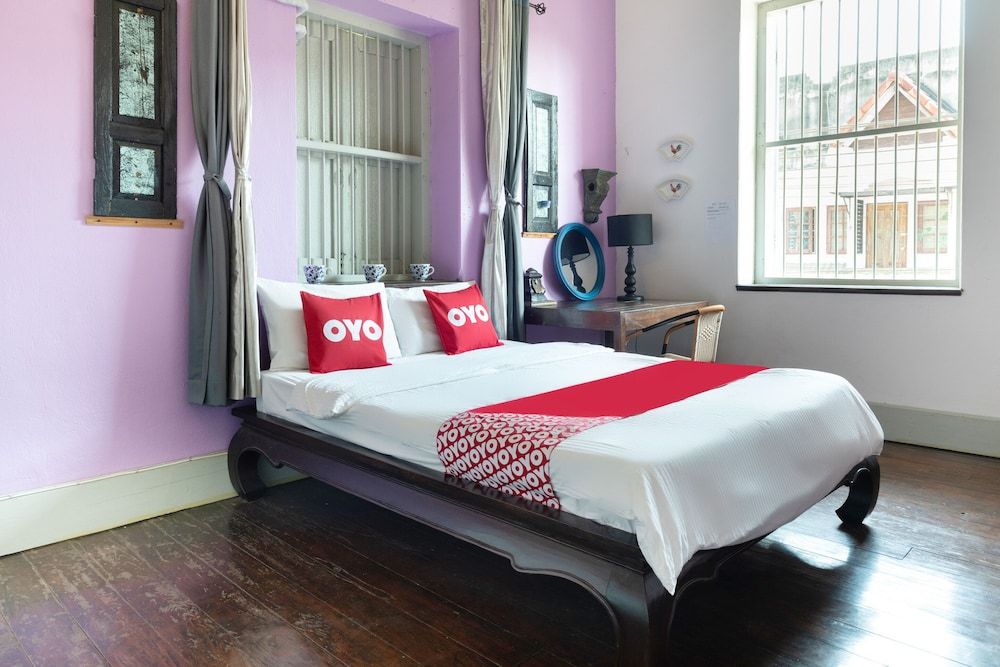 Private Double Room with Shared Bathroom