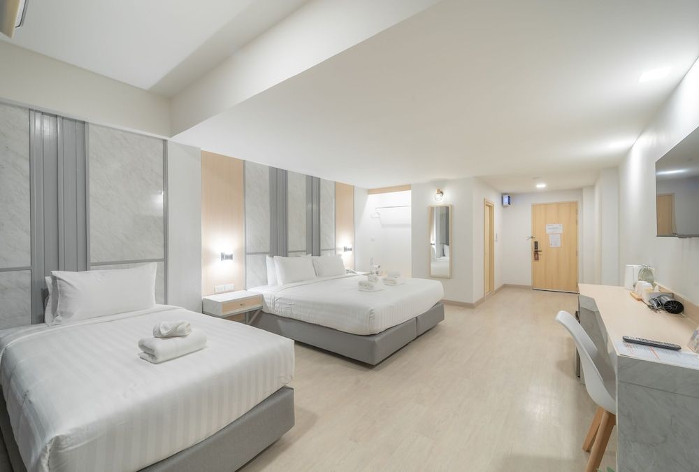 The Space Hotel Lampang Deluxe Triple Room 7
