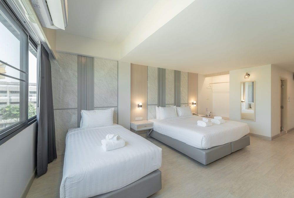 The Space Hotel Lampang Deluxe Triple Room 4