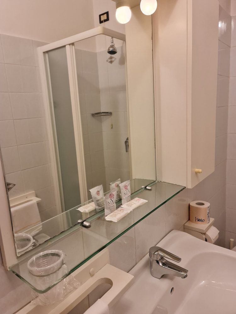 Hotel Amalfitana Standard Double Room 16