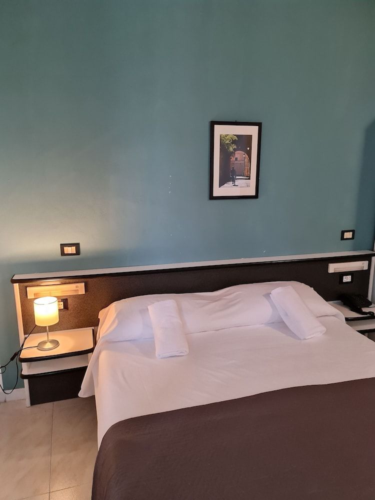 Hotel Amalfitana Standard Double Room 7