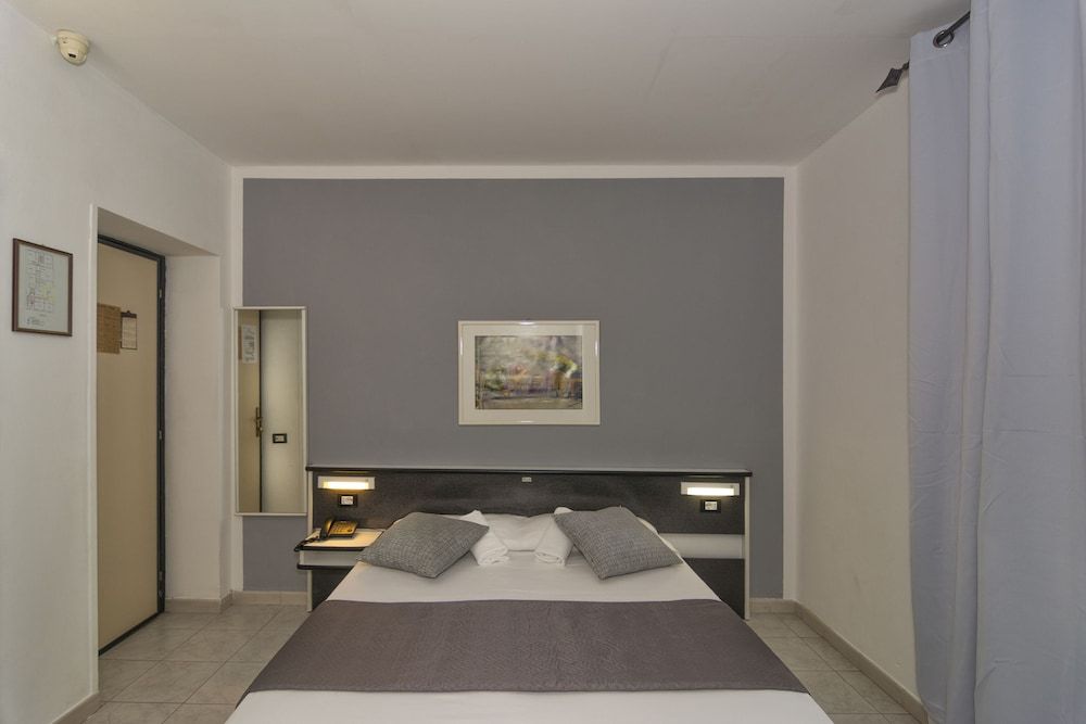 Hotel Amalfitana Standard Double Room 6