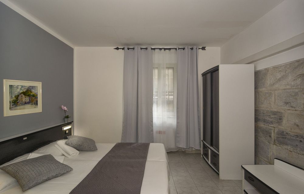 Hotel Amalfitana Standard Double Room 4