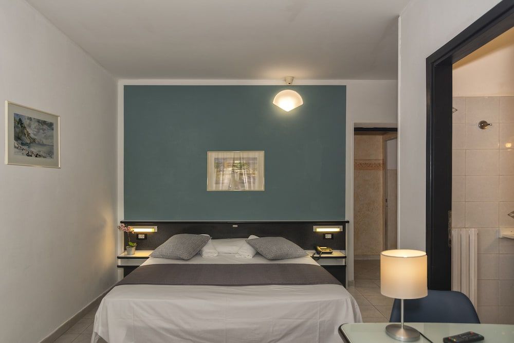 Hotel Amalfitana Standard Double Room 12