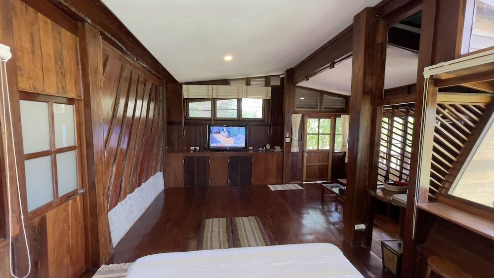 Pakchong Family Home Cabin with Mountain View 14