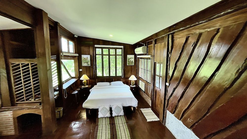 Pakchong Family Home Cabin with Mountain View