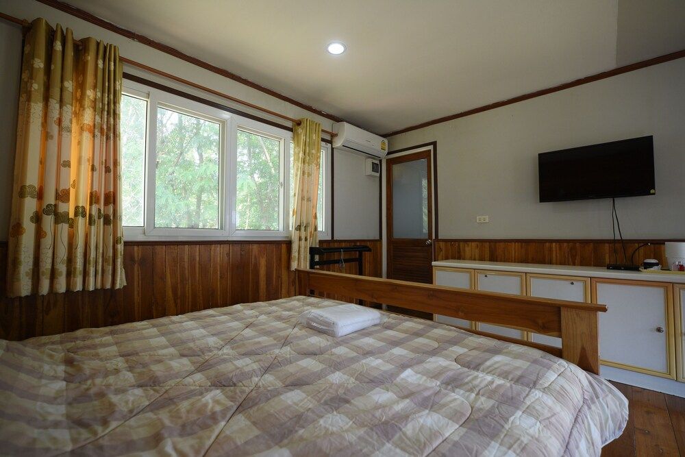 OYO 942 Khaoyai Sakthong Resort Superior Double Room 5