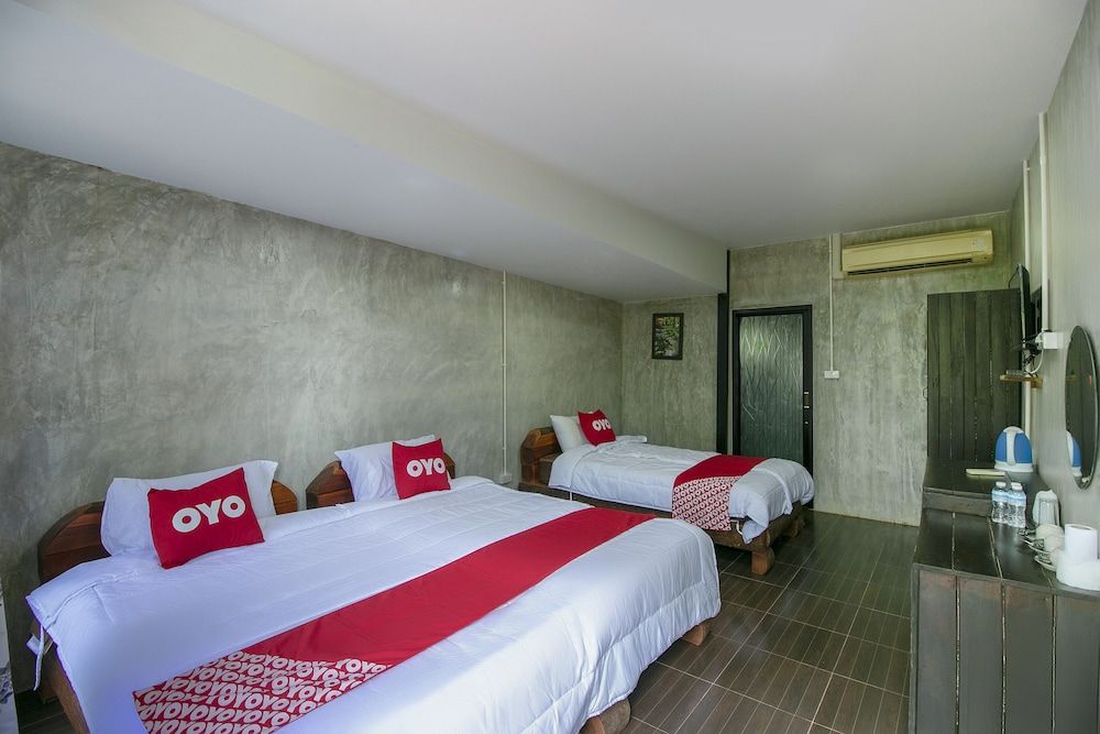 OYO 1140 Piyapruk Resort Khaoyai Deluxe Triple Room 2