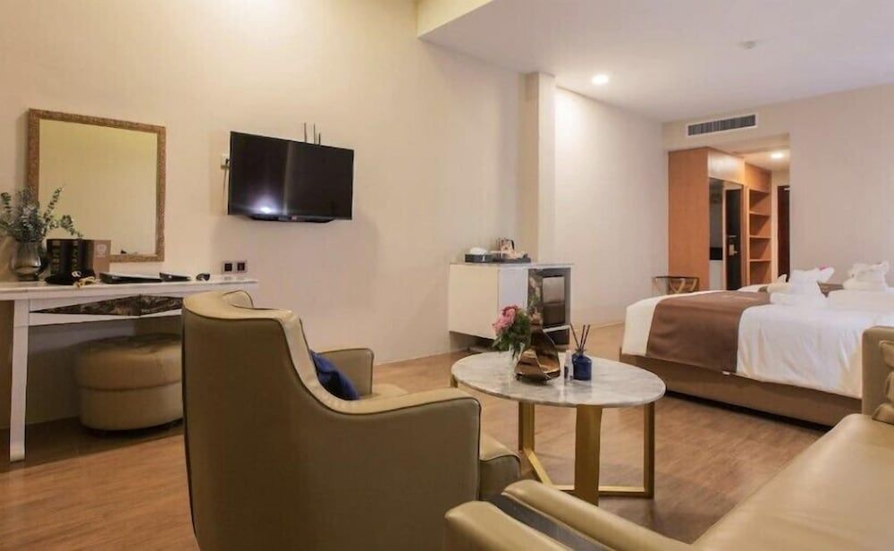 Jupiter Trevi Resort and Spa Superior Room 4