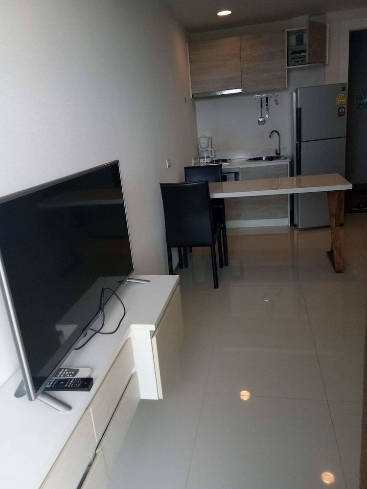 Acqua Condominium Classic Studio Suite, 1 King Bed, Non Smoking 4